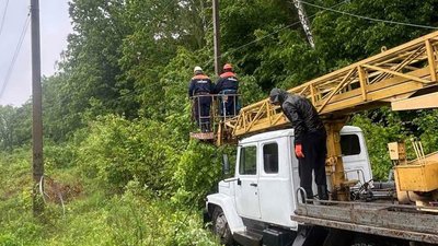 Електрики проводять ремонтні роботи