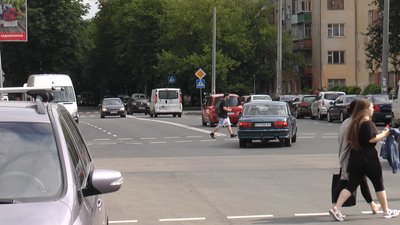 У Франківську платна парковка між Північним і Південним бульварами працює без документів