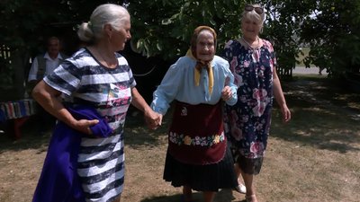 Святкували всім селом: волинянка відзначила столітній ювілей Святкували всім селом: волинянка відзначила столітній ювілей