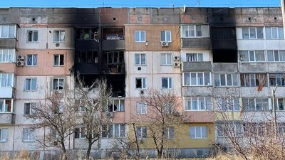 У Макарові за кошти місцевого бюджету відновлюють багатоквартирний будинок