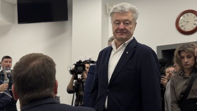Петро Порошенко під час судового засідання у Касаційному суді