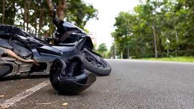 ДТА на Чернігівщині: мотоцикліст збив пішохода на тротуарі у Корюківці