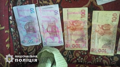 Черкаські поліцейські затримали групу осіб, що виготовляла наркотики Черкаські поліцейські затримали групу осіб, що виготовляла наркотики