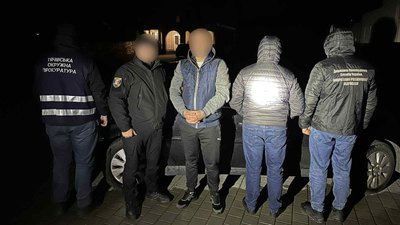 7 тисяч доларів за переправлення за кордон: закарпатцю повідомили про підозру