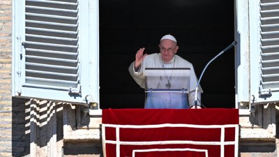 Папа Римський вважає "божевіллям" натяки на застосування ядерної зброї в Україні