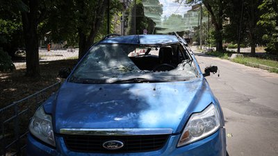Автівка після удару дрона.