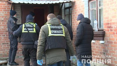 У Вінниці затримали чоловіка, який зарубав власну матір У Вінниці затримали чоловіка, який зарубав власну матір