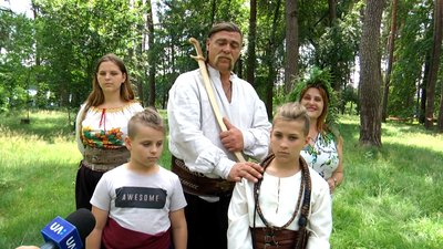На Житомирщину приїхала сім'я Риколенків з Миколаївщини, яка популяризує козацькі традиції На Житомирщину приїхала сім'я Риколенків з Миколаївщини, яка популяризує козацькі традиції