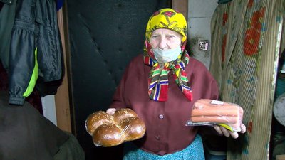 Танцює, співає, пише вірші: 99-річна волинянка поділилася секретом довголіття Танцює, співає, пише вірші: 99-річна волинянка поділилася секретом довголіття