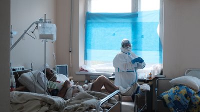 Медсестра Мар'яна Новікова у реанімаційному вдділенні