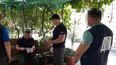 ДБР, Херсонська КЕБ, суд, оборудка