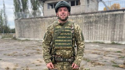 Вважався зниклим безвісти: у Миколаєві попрощалися з бійцем ТрО Олександром Усенком Вважався зниклим безвісти: у Миколаєві попрощалися з бійцем ТрО Олександром Усенком
