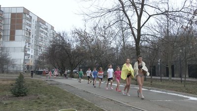 Ні сніг, ні мороз не стає на заваді: у черкаській школі діти вчаться моржувати Ні сніг, ні мороз не стає на заваді: у черкаській школі діти вчаться моржувати