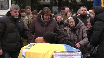 У Рівному попрощалися з військовим Олександром Моргуном У Рівному попрощалися з військовим Олександром Моргуном