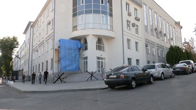 "Буде підтримувати дух наших воїнів і громадян": на будівлі поліції Рівненщини малюють мурал "Буде підтримувати дух наших воїнів і громадян": на будівлі поліції Рівненщини малюють мурал