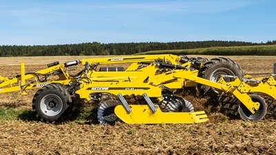 Чеський виробник сільгосптехніки скасував гарантію на техніку аграрія з Херсонщини через його співпрацю з РФ