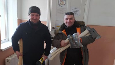 Волонтери з Тернопільщини везуть допомогу на Схід Волонтери з Тернопільщини везуть допомогу на Схід