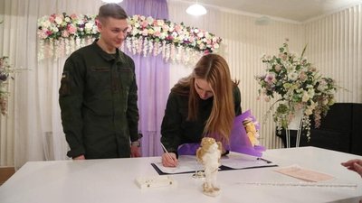 Три весілля в один день. У Дніпрі одружилися військові Нацгвардії