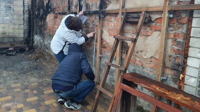Фахівці обстежують будинки в Циркунах під Харковом, що піддавались обстрілам з боку РФ протягом пів року Фахівці обстежують будинки в Циркунах під Харковом, що піддавались обстрілам з боку РФ протягом пів року