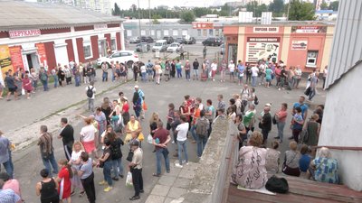 черга за гуманітаркою черга за гуманітаркою