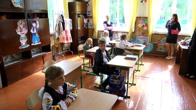 На Житомирщині батьки школярів двох малокомплектних шкіл домоглися через суд, щоб школи не закрилися На Житомирщині батьки школярів двох малокомплектних шкіл домоглися через суд, щоб школи не закрилися