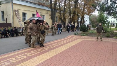 У Сумах поховали спецпризначенця Дмитра Білоуса У Сумах поховали спецпризначенця Дмитра Білоуса