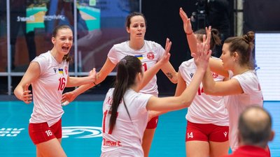 Волейболістки "Прометея" в матчі чемпіонату України з волейболу проти "Балти".