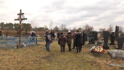 На Житомирщині встановлюють причетних до наруги над могилами у селі Слобода-Селець