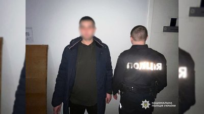 Чому ув'язнення до 10 років за грабіж: затримали чоловіка, який схопив телефон та втік
