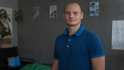 "Тікав під обстрілами з окупації". Історія волонтера, який виїхав до Дніпра з Лисичанська