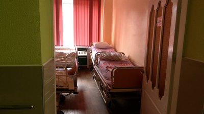 Пораненого від ракетного удару по Рівненщині хочуть виписати з лікарні. Дружина проти Пораненого від ракетного удару по Рівненщині хочуть виписати з лікарні. Дружина проти