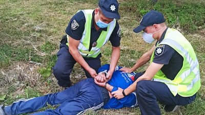 Житель Чернігівщини через ревнощі вбив жінку та намагався втекти Житель Чернігівщини через ревнощі вбив жінку та намагався втекти