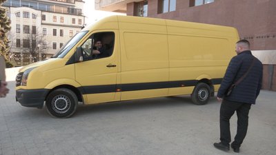 "Люди просять дати хоч щось". Історії водіїв, які возять з Франківська гумдопомогу на передову "Люди просять дати хоч щось". Історії водіїв, які возять з Франківська гумдопомогу на передову
