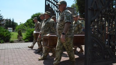 На Тернопільщині прощаються із загиблими військовослужбовцями На Тернопільщині прощаються із загиблими військовослужбовцями