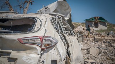 Знищені дачі та дитина в епіцентрі вибуху: що відомо про обстріл бази відпочинку на Одещині. Фоторепортаж Знищені дачі та дитина в епіцентрі вибуху: що відомо про обстріл бази відпочинку на Одещині. Фоторепортаж