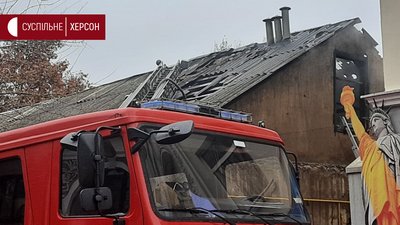 У Херсоні пожежа у житловому будинку старого фонду. Людей евакуювали