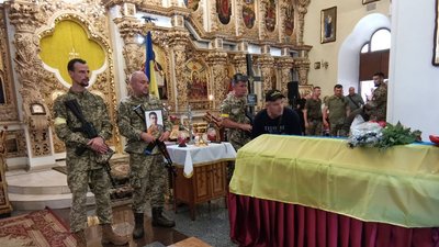 У Полтаві прощаються із загиблим воїном Андрієм Волошиним