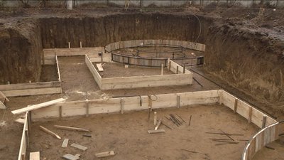 На території Подільського зоопарку триває будівництво адмінбудівлі