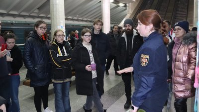Дітей у харківському метро вчили розрізняти міни та зупиняти кровотечу