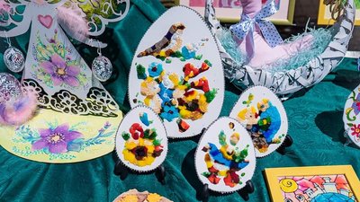 В Мукачеві представили виставку до Дня матері та провели майстер-клас для дітей В Мукачеві представили виставку до Дня матері та провели майстер-клас для дітей