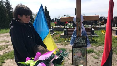 Втратила на війні двох синів. Історія харків’янки, яка переселилась на Тернопільщину Втратила на війні двох синів. Історія харків’янки, яка переселилась на Тернопільщину
