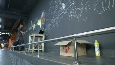 "Сміливий народ сміливої країни": у Рівному створюють новий патріотичний мурал "Сміливий народ сміливої країни": у Рівному створюють новий патріотичний мурал