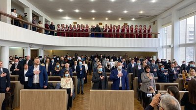 Отримали мандати та вибрали голів фракцій: у Черкасах відбулась перша сесія IX скликання