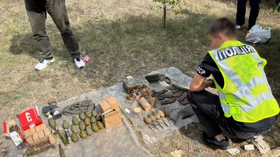 Поліція, сховки хі хброєю