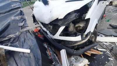 Бус, який влетів у блокпост у селі Гірка Полонка