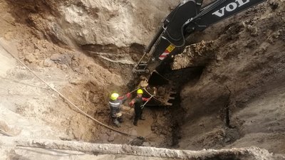 У Полтаві обвалився каналізаційний колодязь