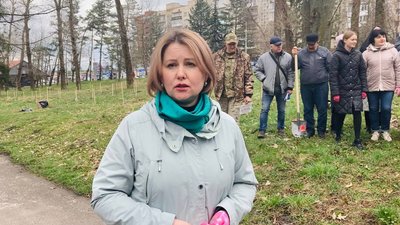 "Дихай вільно": в Тернополі просвітяни з переселенцями посадили дерева "Дихай вільно": в Тернополі просвітяни з переселенцями посадили дерева