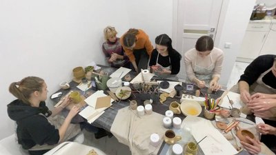 Майстер-клас з гончарства. У Миколаєві волонтерам допомагають відновлювати сили Майстер-клас з гончарства. У Миколаєві волонтерам допомагають відновлювати сили