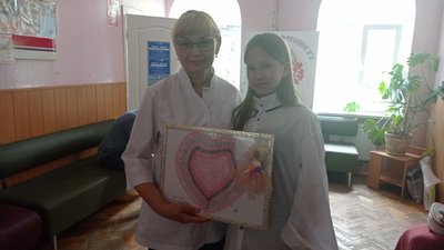 "Дякую тобі, лікарю". Як юні сумчани вітали медиків із професійним святом
