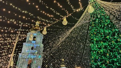 Без концерту, але з пожежею. Як у Києві засвічували головну ялинку країни